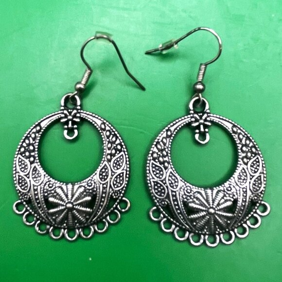 Silver Tone Bohemian Filigree Dangle Earrings Folk Art Style Women's Fashion - Picture 7 of 9